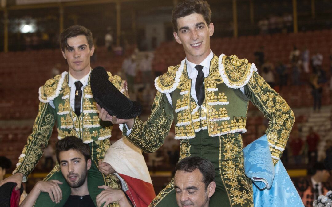 Marcos y Ramón Serrano salen a hombros en la novillada de Murcia