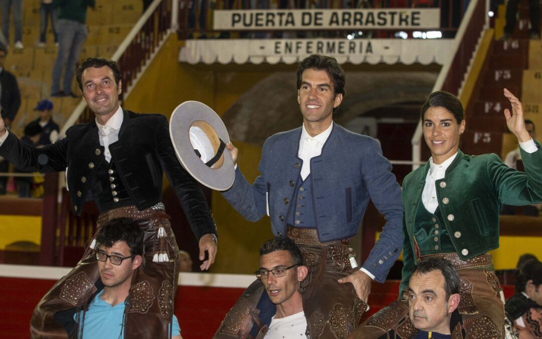 Andy Cartagena, Sergio Galán y Lea Vicens cortan 9 orejas y salen a hombros en Cieza