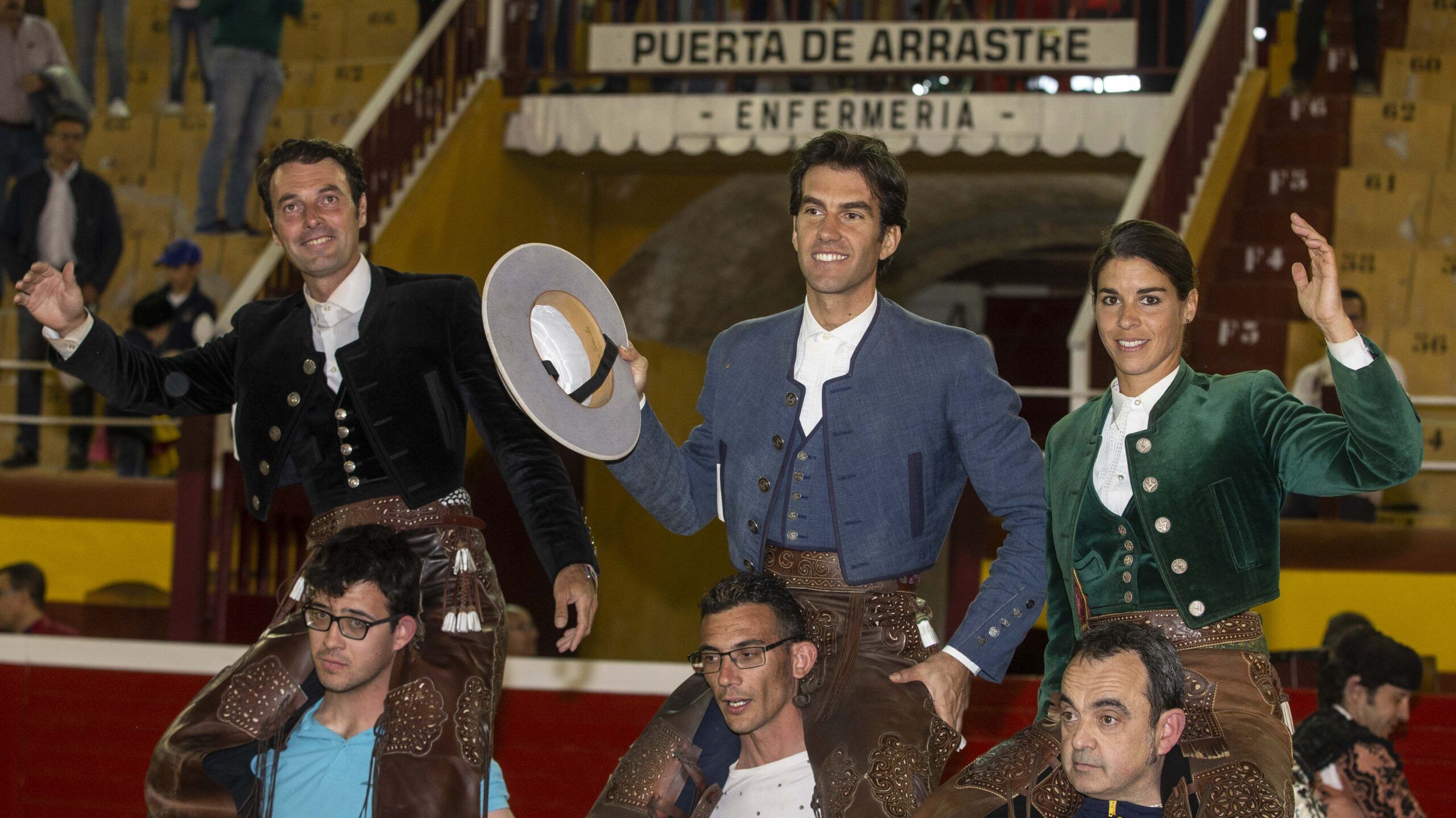 Andy Cartagena, Sergio Galán y Lea Vicens cortan 9 orejas y salen a hombros en Cieza