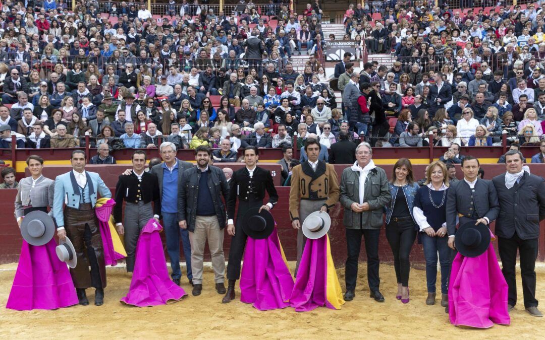 Trece orejas y tres rabos en el festival contra el cáncer de Murcia.