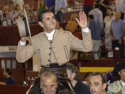 Diego Ventura corta tres orejas y sale a hombros en el cierre de la feria