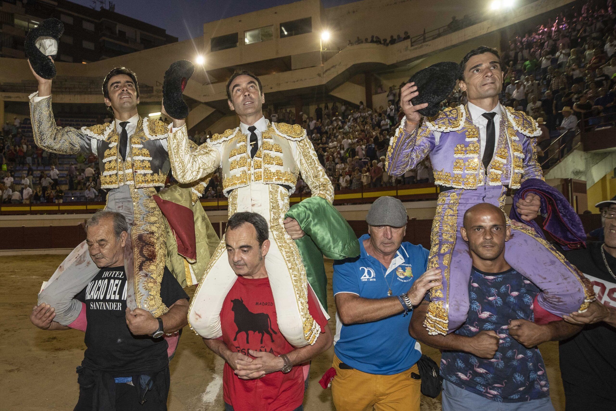 Enrique Ponce, Perera y Ureña salen a hombros en el 20 aniversario de Abarán