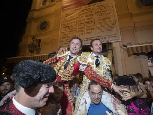 Rafaelillo y Antonio Ferrera salen a hombros en el mano a mano de Victorino