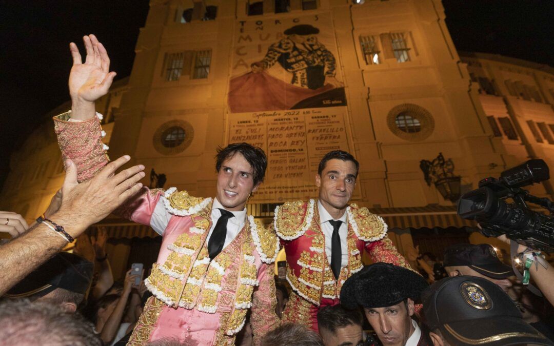 Roca Rey corta dos rabos y Ureña, tres orejas en el tercer festejo de la feria de Murcia