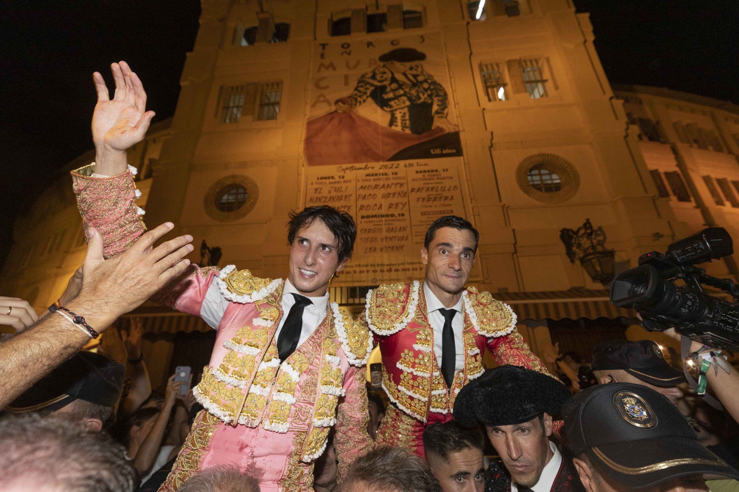 Roca Rey corta dos rabos y Ureña, tres orejas en el tercer festejo de la feria de Murcia