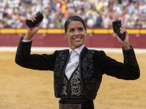 Sergio Galán, Ventura, que corta un rabo, y Lea Vicens salen a hombros en el cierre de la feria