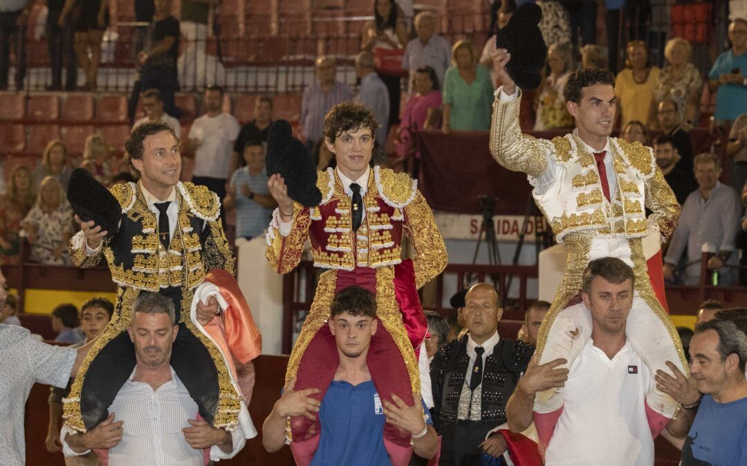 Fernando Adrián y Jorge Martínez cortan tres orejas y Rafaelillo, dos en la cuarta corrida de Murcia