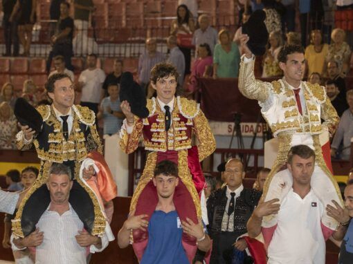 Fernando Adrián y Jorge Martínez cortan tres orejas y Rafaelillo, dos en la cuarta corrida de Murcia