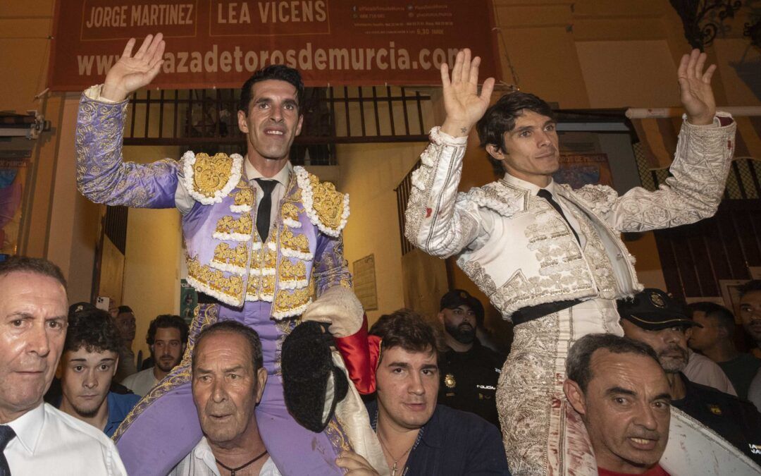 Castella y Talavante salen a hombros en la segunda de Murcia