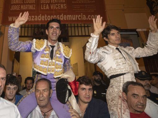 Castella y Talavante salen a hombros en la segunda de Murcia