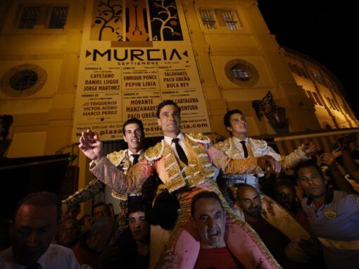 Talavante, Paco Ureña y Roca Rey salen a hombros en la tercera de Murcia