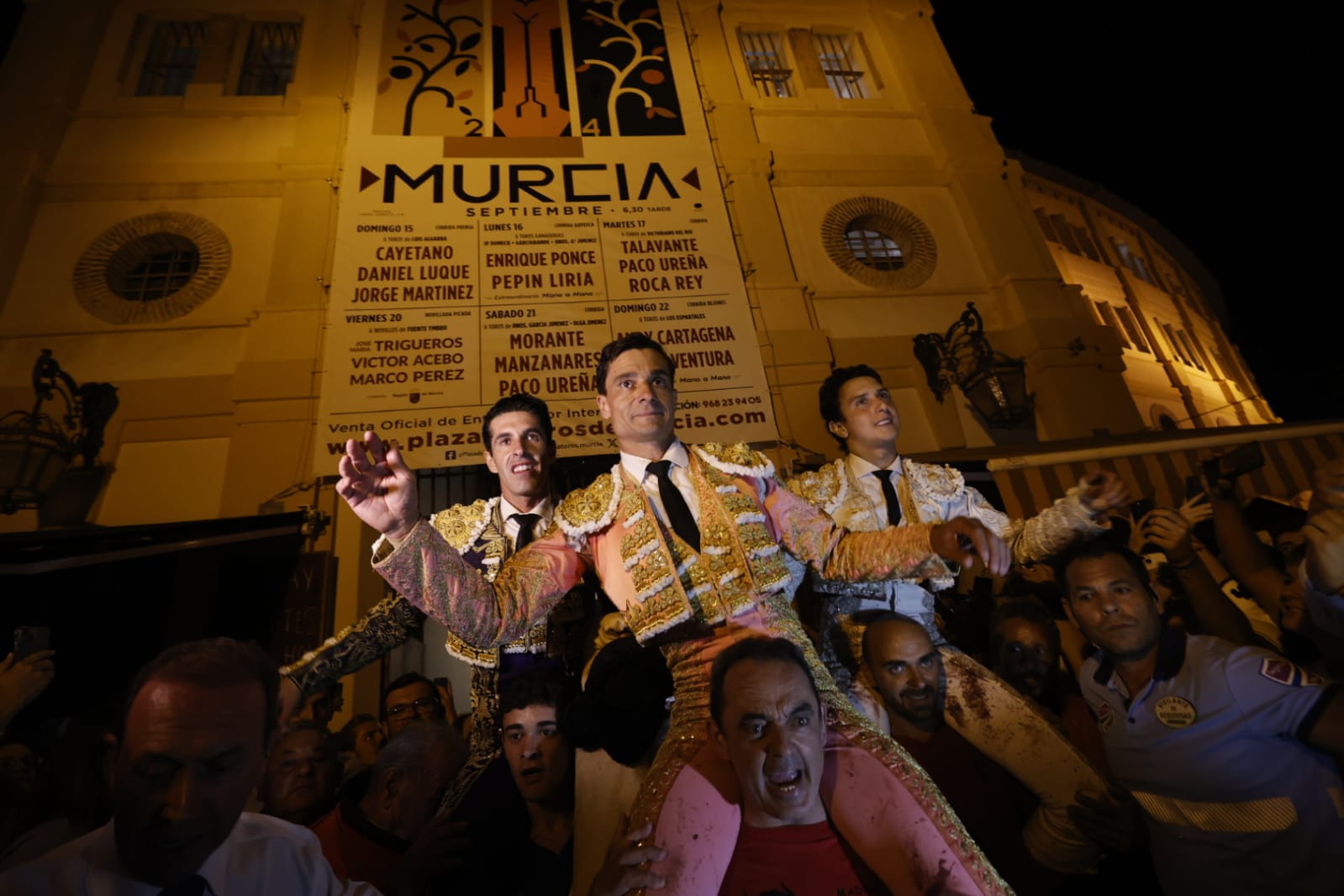 Talavante, Paco Ureña y Roca Rey salen a hombros en la tercera de Murcia