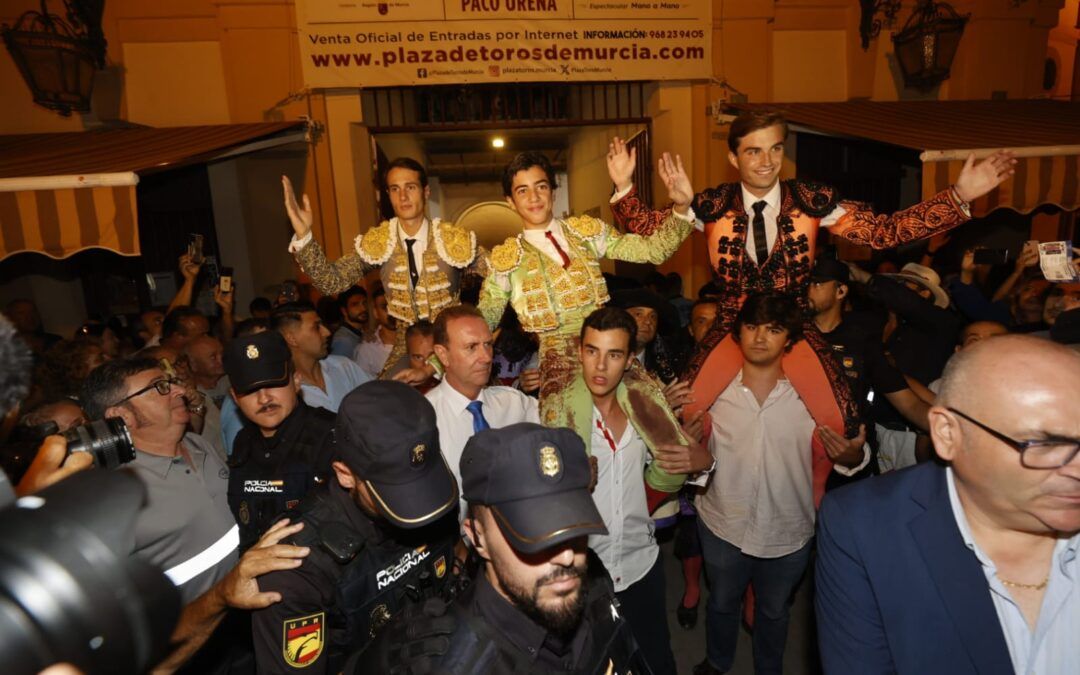 Trigueros, Acebo y Marco Pérez salen a hombros en la novillada de Murcia