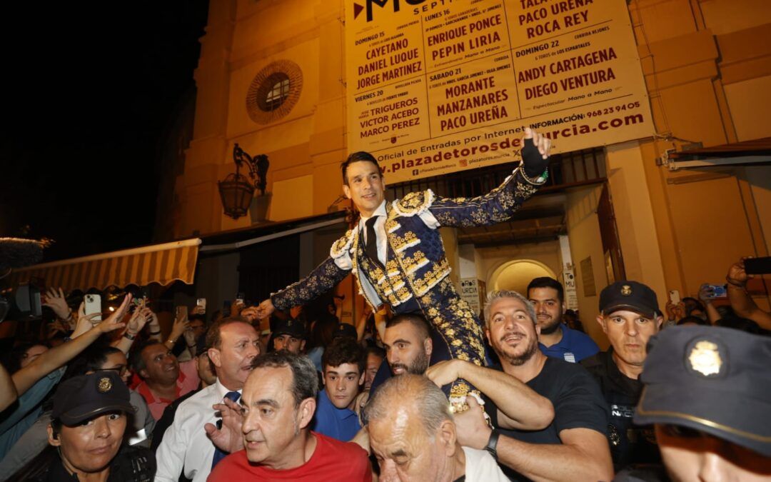 Gran tarde de Manzanares, que corta cuatro orejas y un rabo en la quinta de Murcia