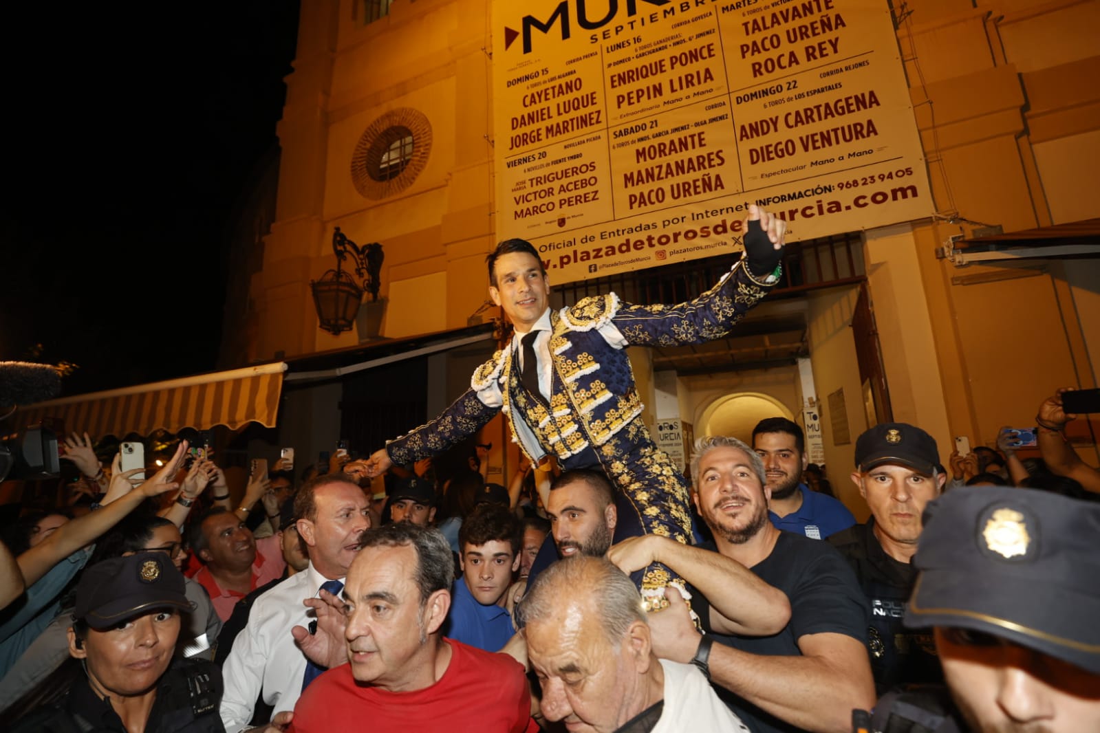 Gran tarde de Manzanares, que corta cuatro orejas y un rabo en la quinta de Murcia