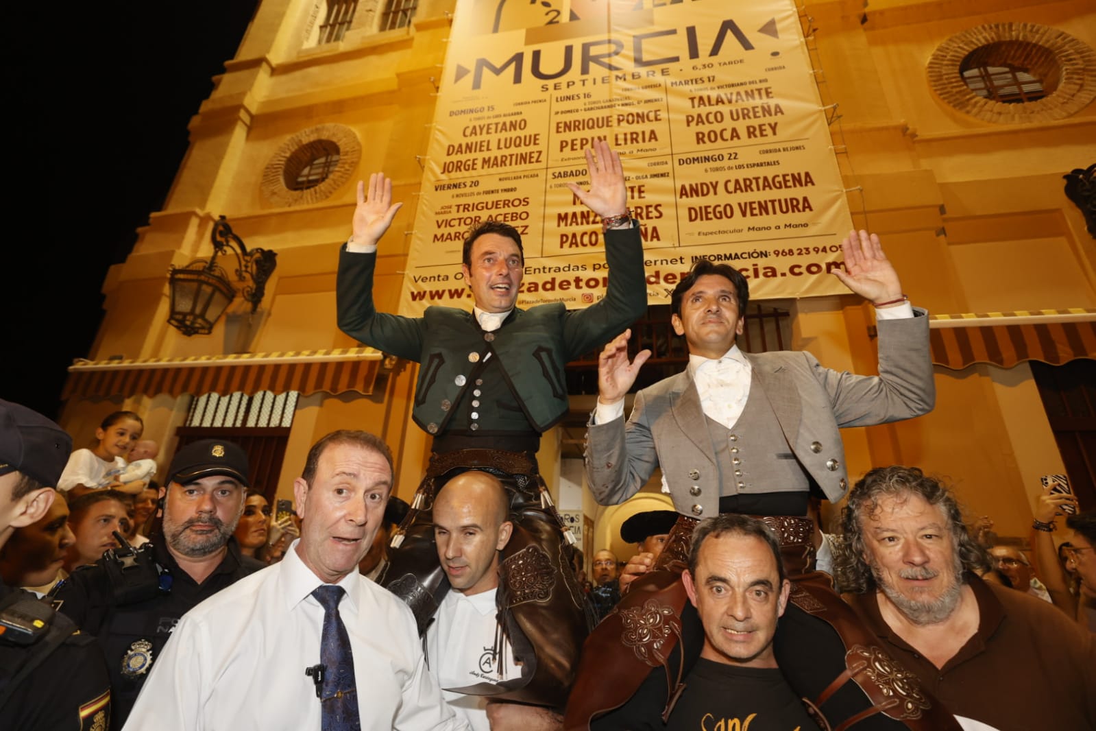 Diego Ventura corta cuatro orejas y un rabo y Andy Cartagena, dos en un brillante cierre de feria en Murcia
