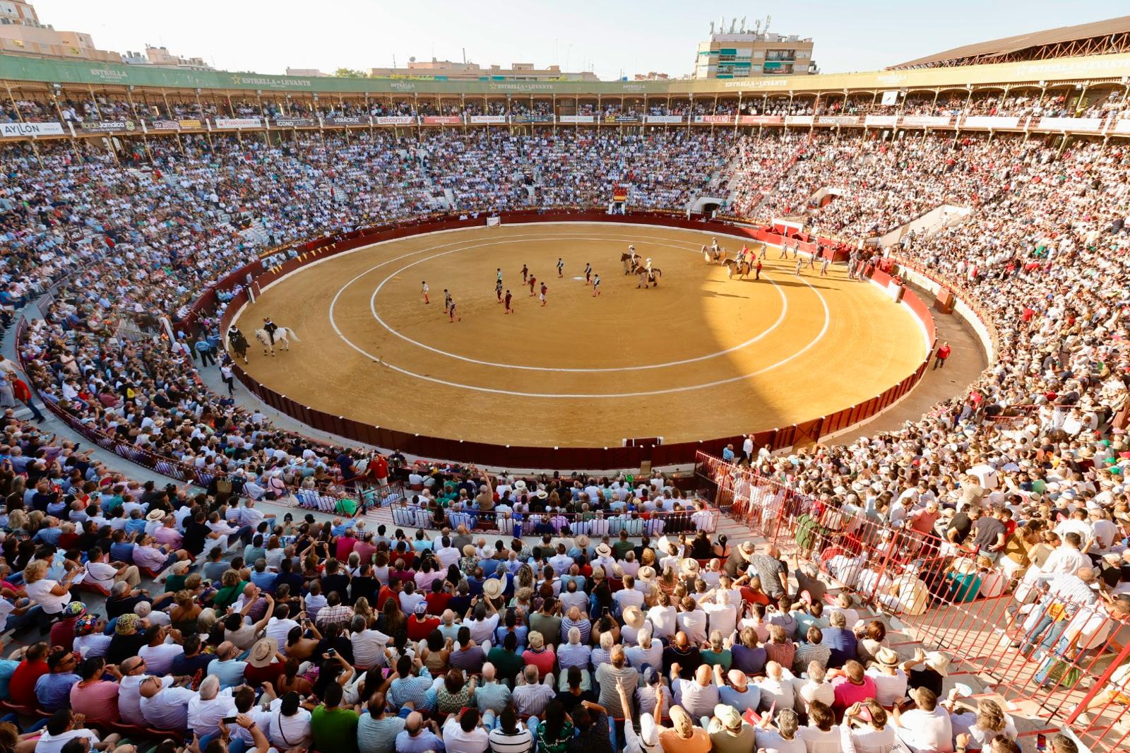 Puerta grande para Paco Ureña y Roca Rey en la tercera de Murcia