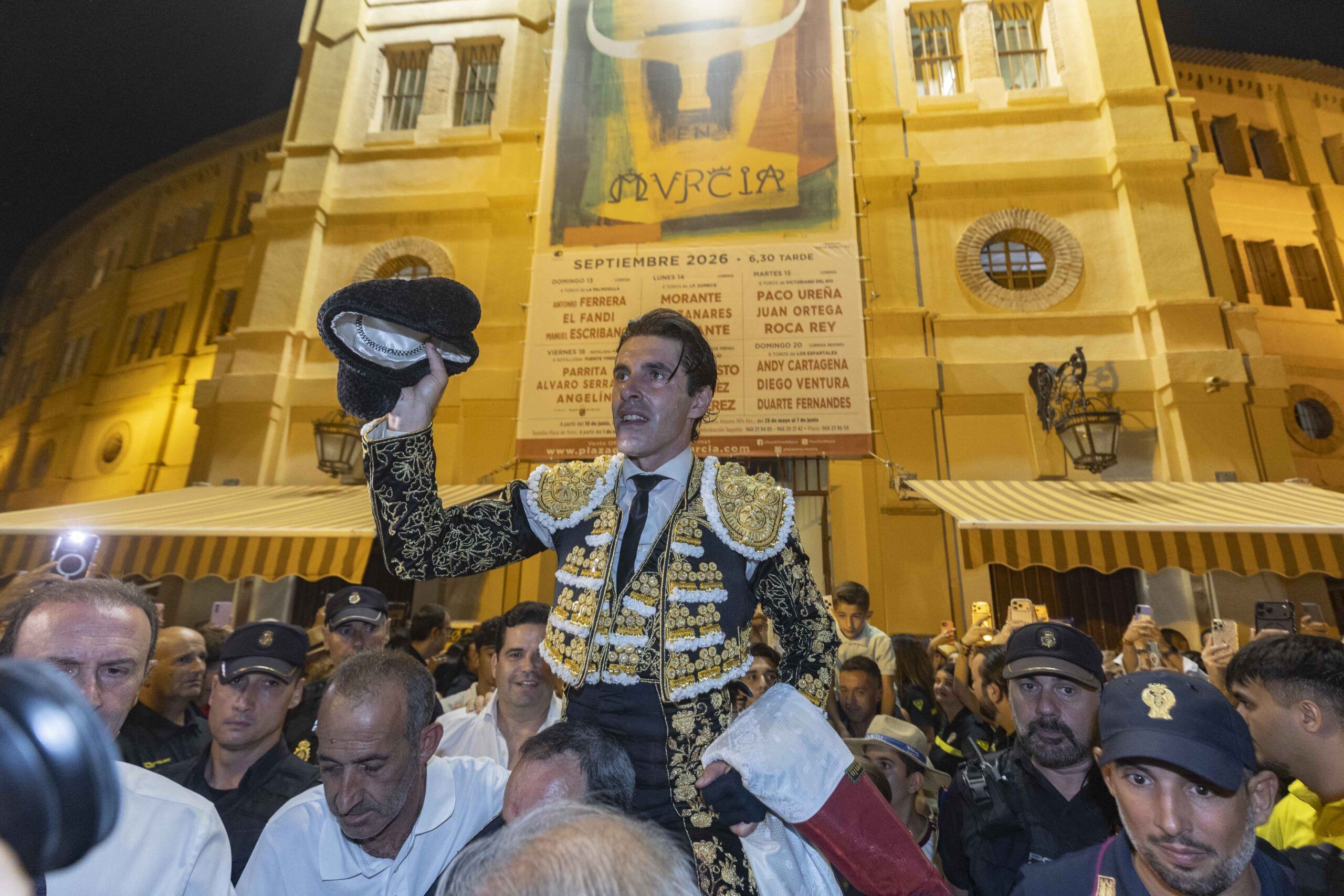 Alejandro Talavante corta tres orejas y abre la Puerta Grande en la segunda de feria